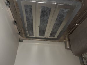 ヤマハのトップオープン食洗機を撤去する 　ステンレス蓋裏コーキング処理